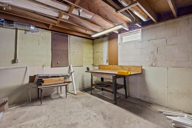 W 14015 Lake Road, Vermilion, OH 44089