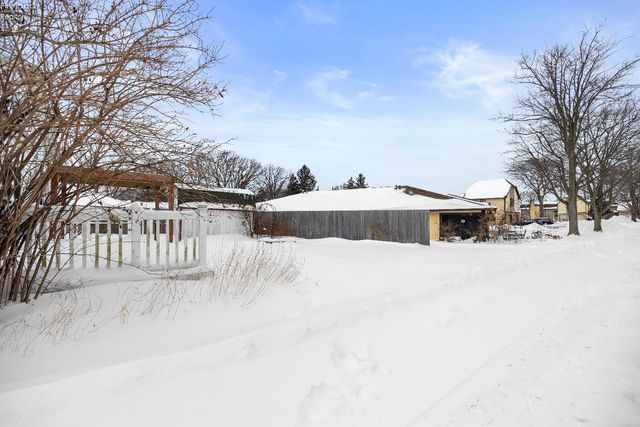 W 14015 Lake Road, Vermilion, OH 44089