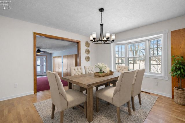 W 14015 Lake Road, Vermilion, OH 44089