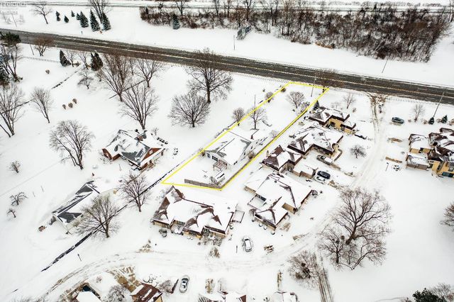 W 14015 Lake Road, Vermilion, OH 44089