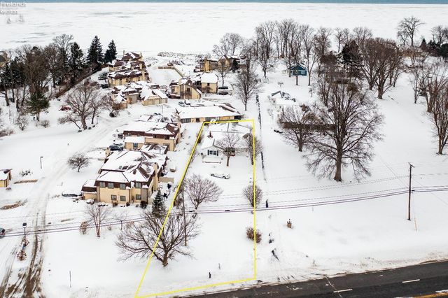 W 14015 Lake Road, Vermilion, OH 44089