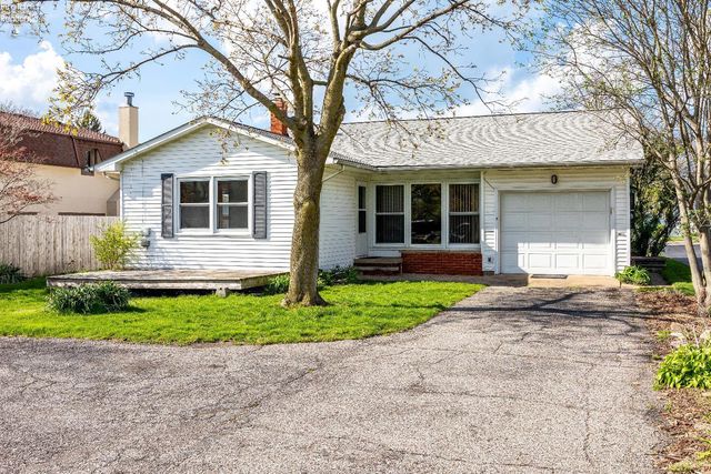 W 14015 Lake Road, Vermilion, OH 44089
