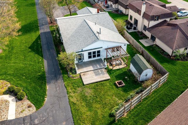 W 14015 Lake Road, Vermilion, OH 44089