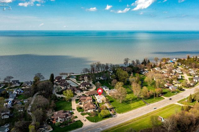 W 14015 Lake Road, Vermilion, OH 44089