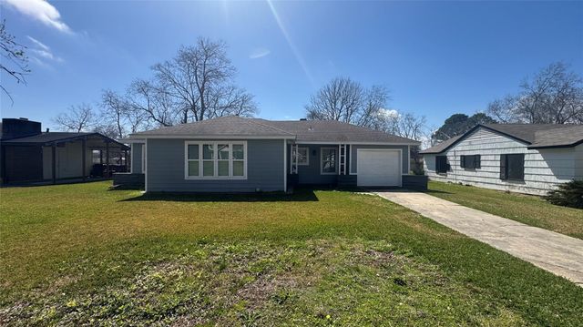 209 Lakewood Drive, Baytown, TX 77520