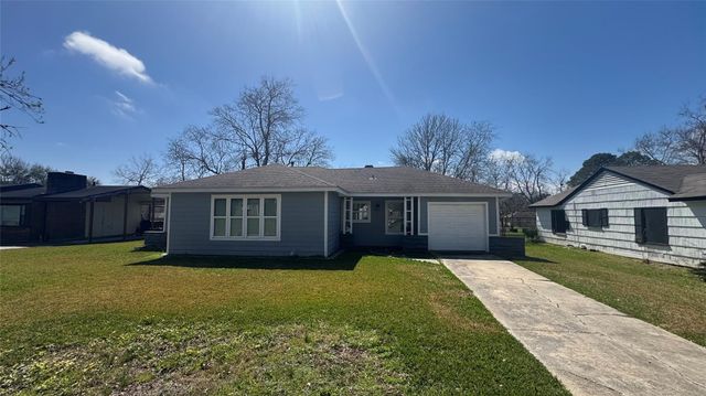 209 Lakewood Drive, Baytown, TX 77520