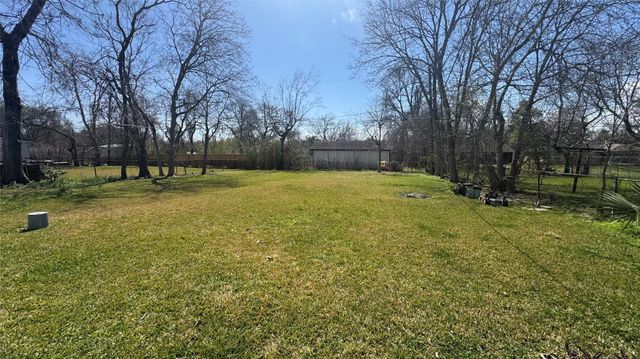 209 Lakewood Drive, Baytown, TX 77520