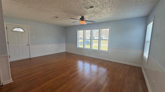 209 Lakewood Drive, Baytown, TX 77520