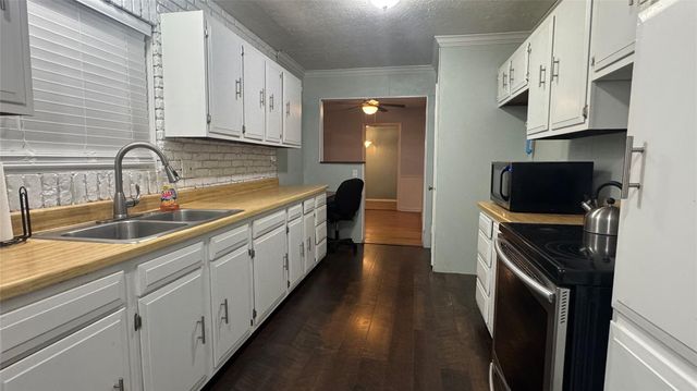 209 Lakewood Drive, Baytown, TX 77520