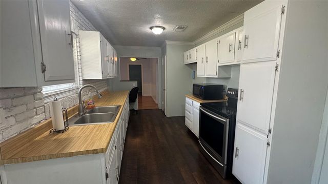 209 Lakewood Drive, Baytown, TX 77520