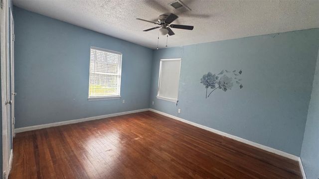 209 Lakewood Drive, Baytown, TX 77520