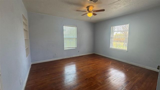 209 Lakewood Drive, Baytown, TX 77520