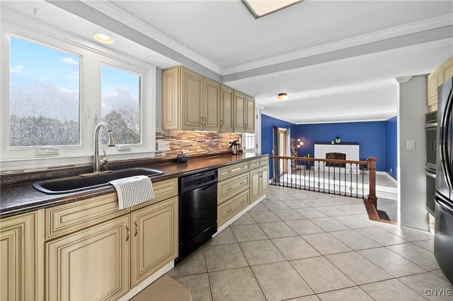 7949 Boxford Road, Clay, NY 13041