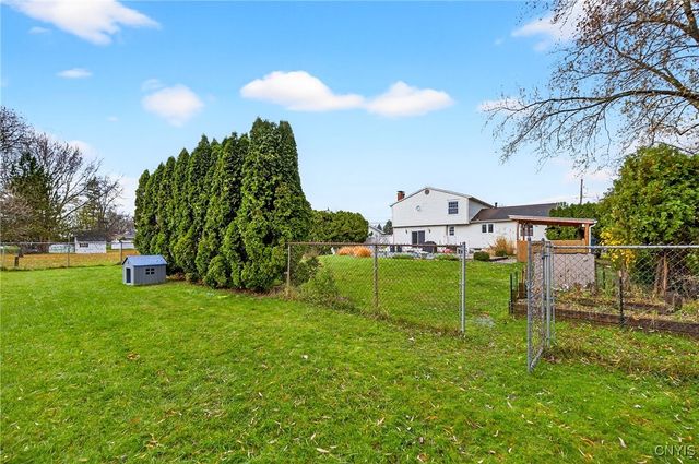 7949 Boxford Road, Clay, NY 13041