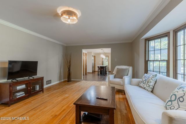 33 Ramsey Road, Middletown, NJ 07748