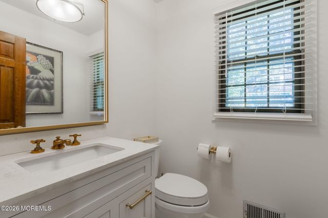 33 Ramsey Road, Middletown, NJ 07748