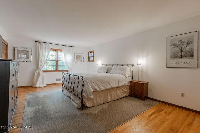 33 Ramsey Road, Middletown, NJ 07748