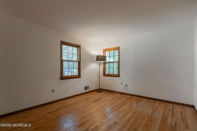 33 Ramsey Road, Middletown, NJ 07748