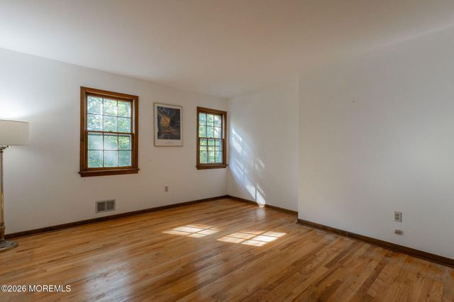 33 Ramsey Road, Middletown, NJ 07748