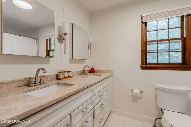 33 Ramsey Road, Middletown, NJ 07748