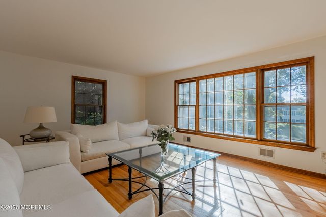 33 Ramsey Road, Middletown, NJ 07748