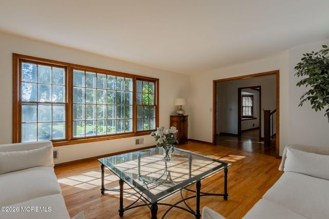 33 Ramsey Road, Middletown, NJ 07748