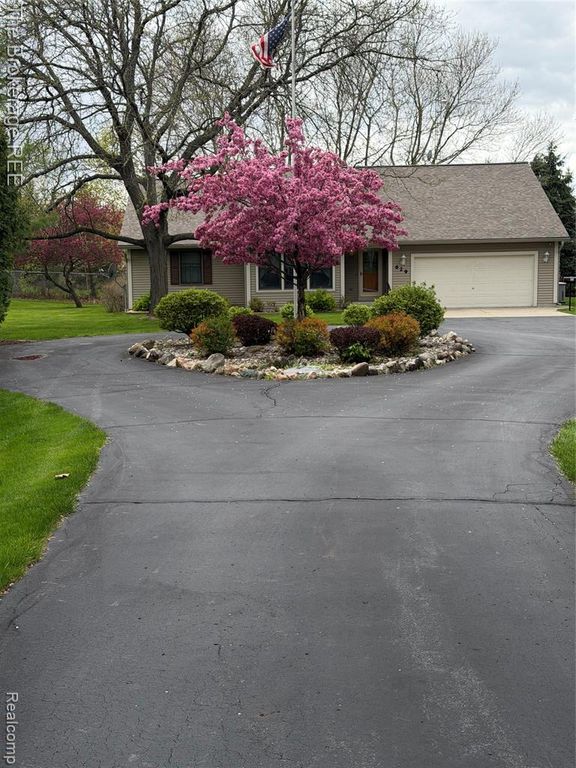 629 N Lapeer Street, Davison, MI 48423