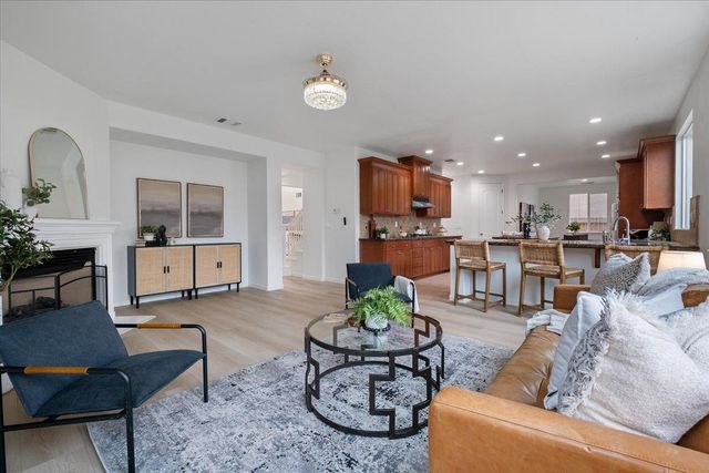 2413 Ventana View Way, Modesto, CA 95355