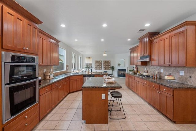 2413 Ventana View Way, Modesto, CA 95355