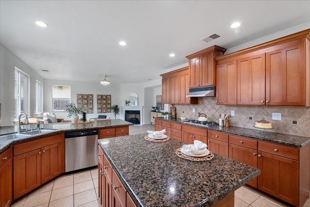 2413 Ventana View Way, Modesto, CA 95355