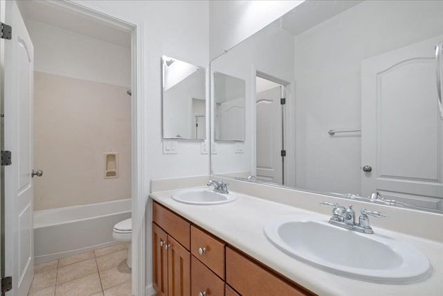 2413 Ventana View Way, Modesto, CA 95355