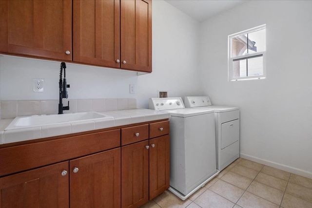 2413 Ventana View Way, Modesto, CA 95355