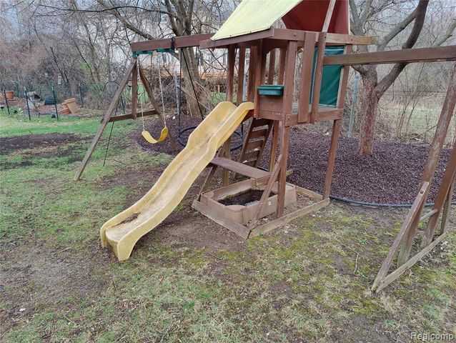 1600 Dunston Road, Canton, MI 48188