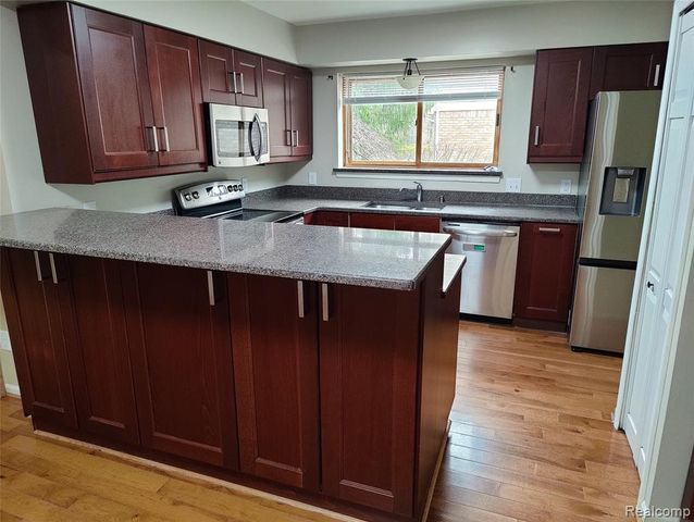 1600 Dunston Road, Canton, MI 48188