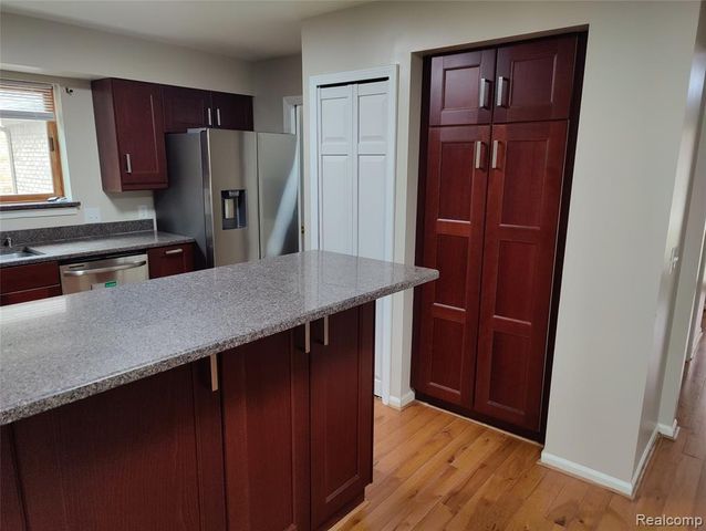 1600 Dunston Road, Canton, MI 48188