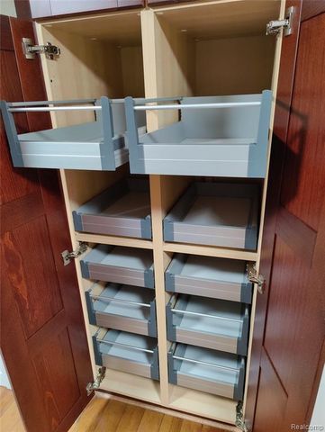 1600 Dunston Road, Canton, MI 48188