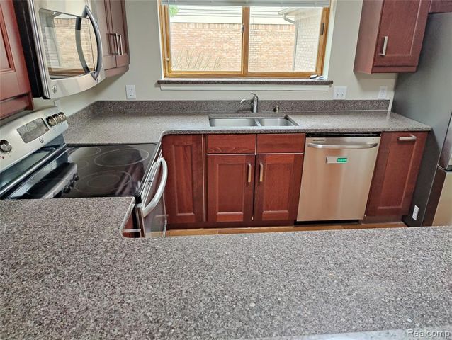 1600 Dunston Road, Canton, MI 48188