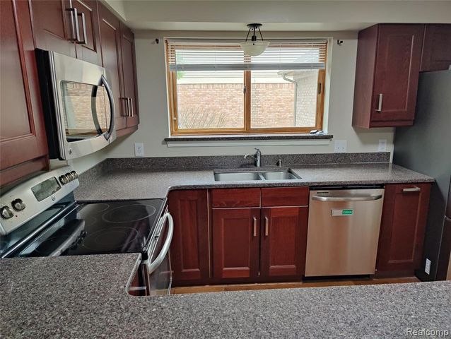 1600 Dunston Road, Canton, MI 48188