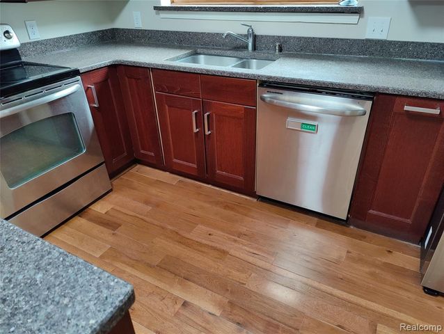 1600 Dunston Road, Canton, MI 48188