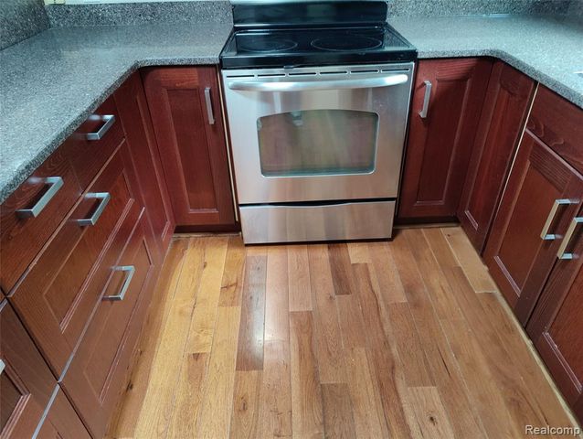 1600 Dunston Road, Canton, MI 48188