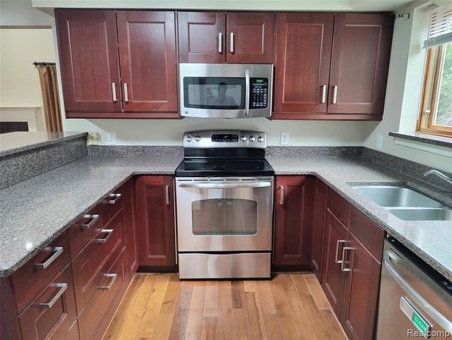 1600 Dunston Road, Canton, MI 48188