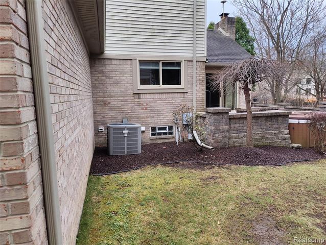 1600 Dunston Road, Canton, MI 48188