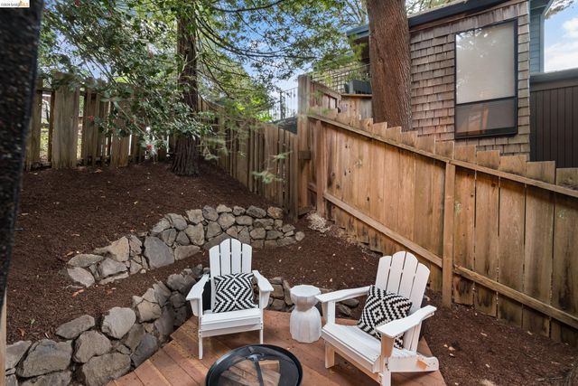 6760 Moore Dr, Oakland, CA 94611