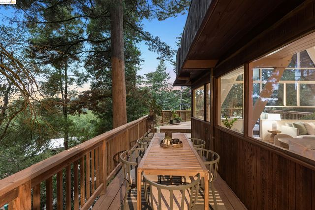 6760 Moore Dr, Oakland, CA 94611