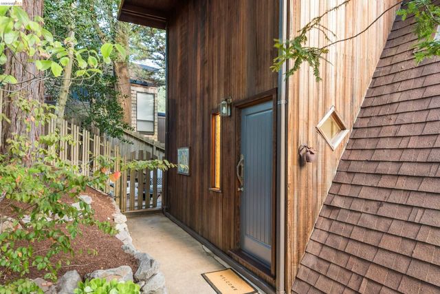 6760 Moore Dr, Oakland, CA 94611