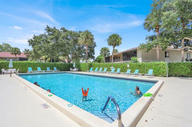 6563 Chasewood Drive F, Jupiter, FL 33458