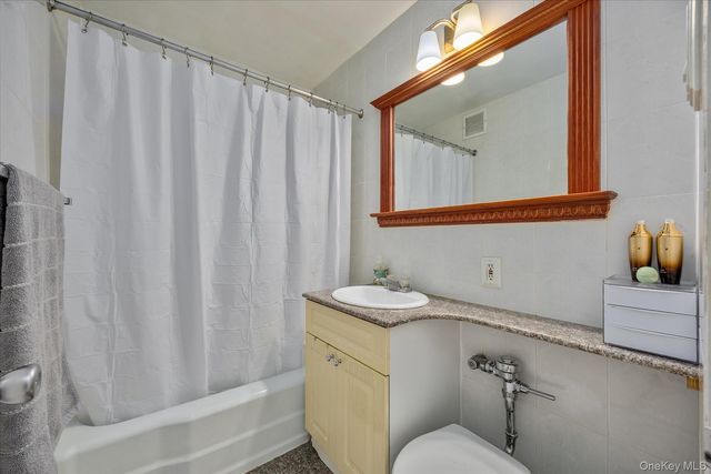 3425 150th Place 6E, Flushing, NY 11354