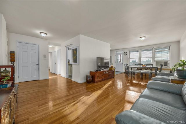 3425 150th Place 6E, Flushing, NY 11354