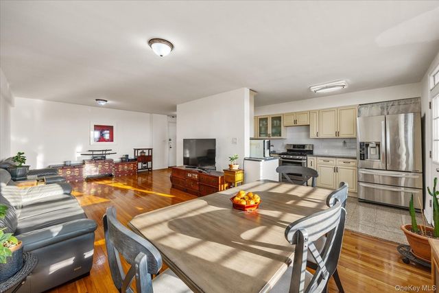 3425 150th Place 6E, Flushing, NY 11354