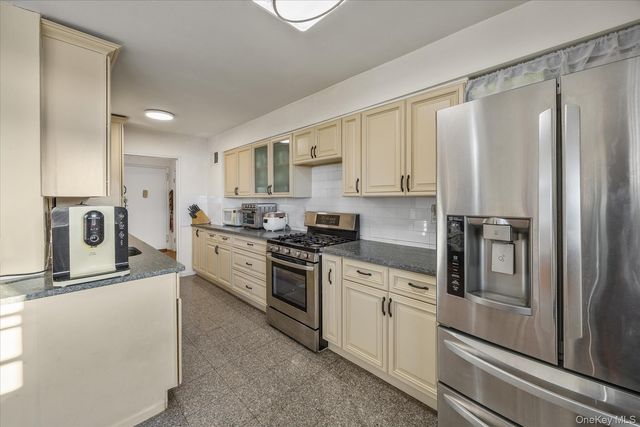 3425 150th Place 6E, Flushing, NY 11354